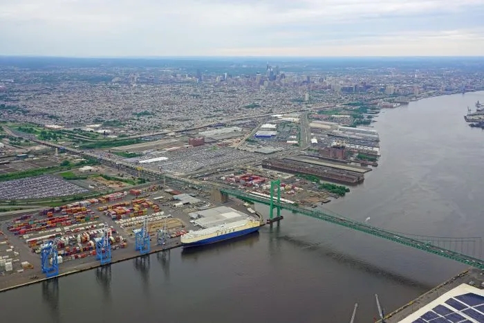 美国港口.jpg